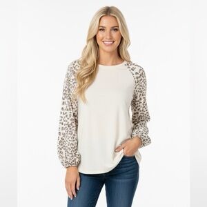 LOVELY J leopard print top size medium